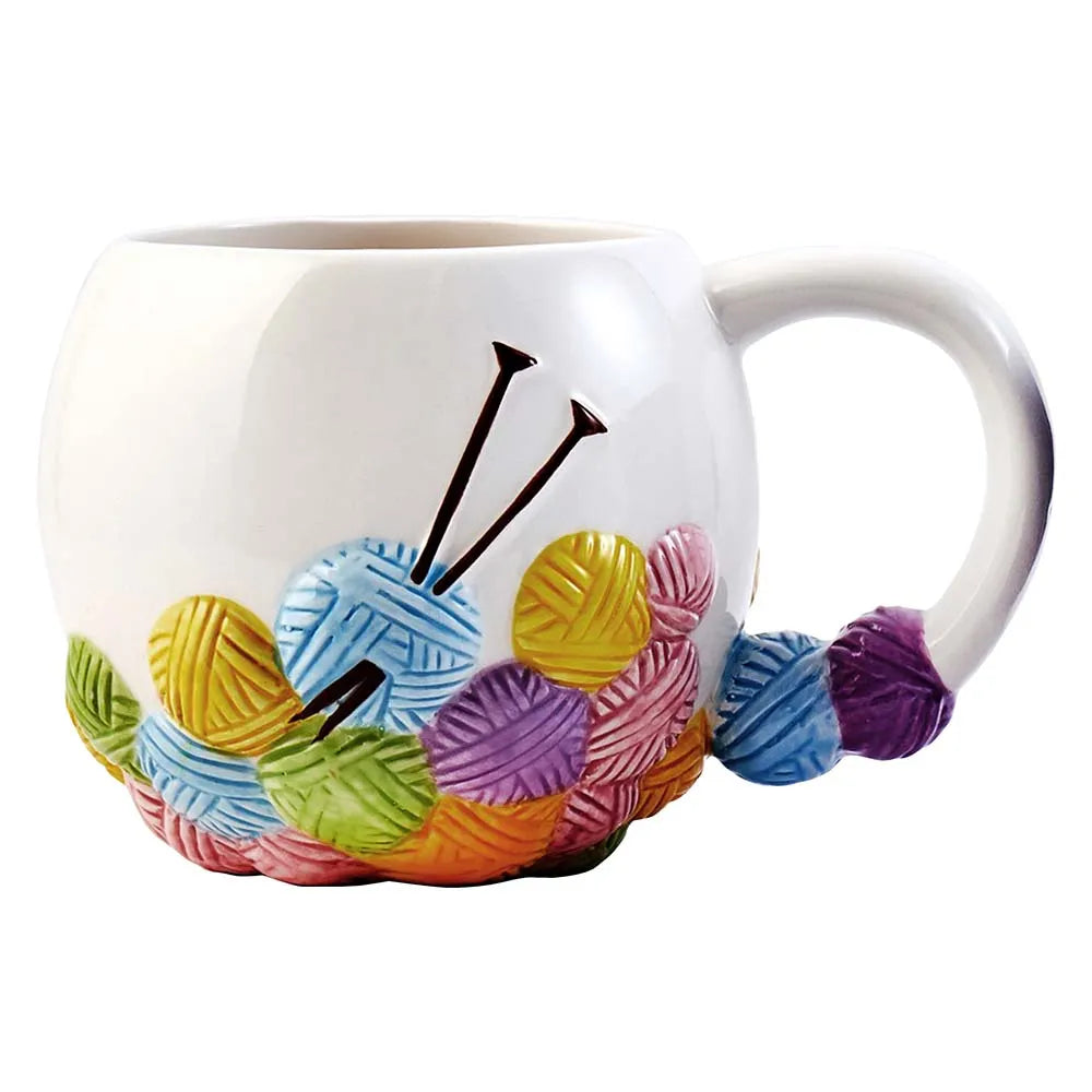 Tasse avec des pelotes de laines