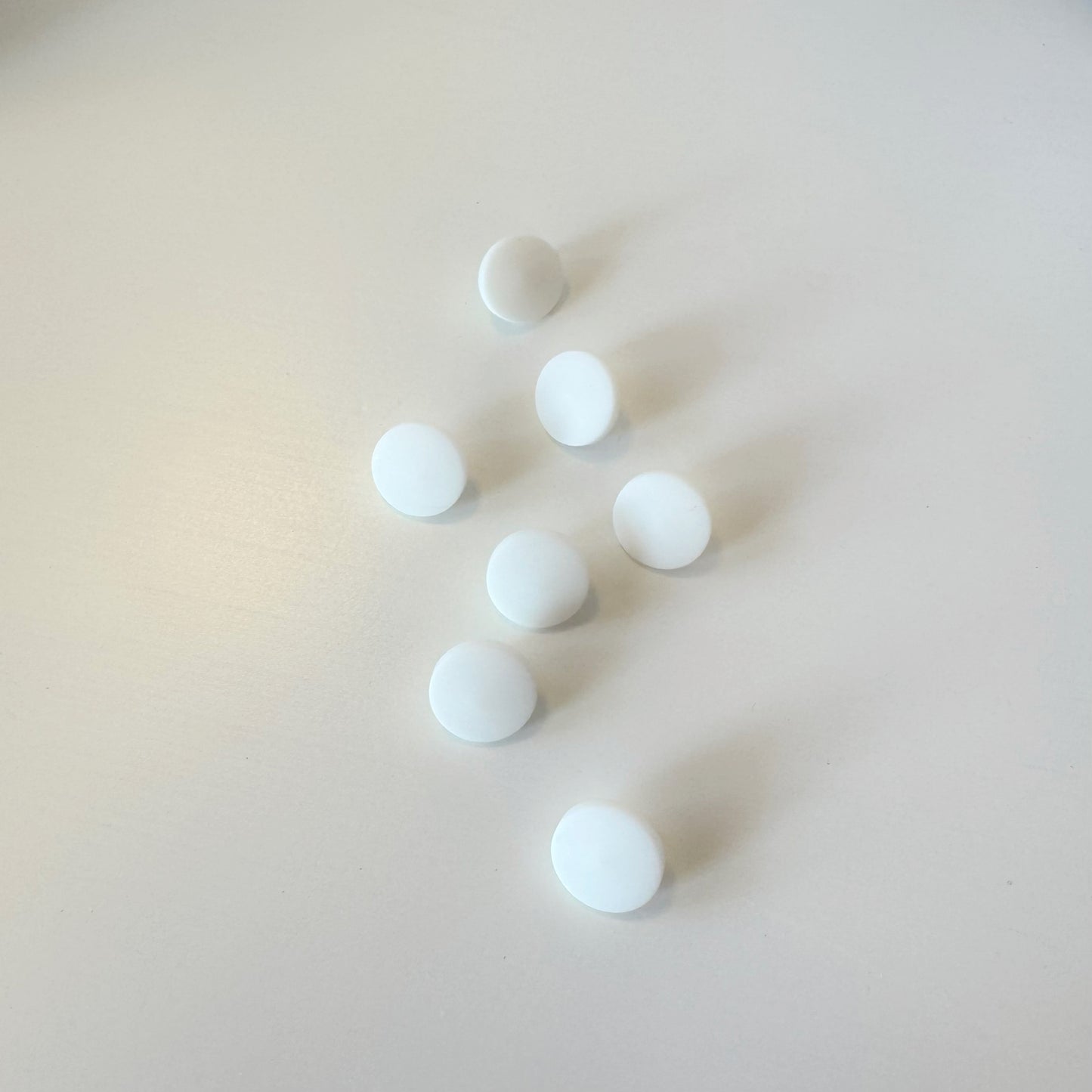 Bouton à queue rond mat 10 mm - vendu à l’unité