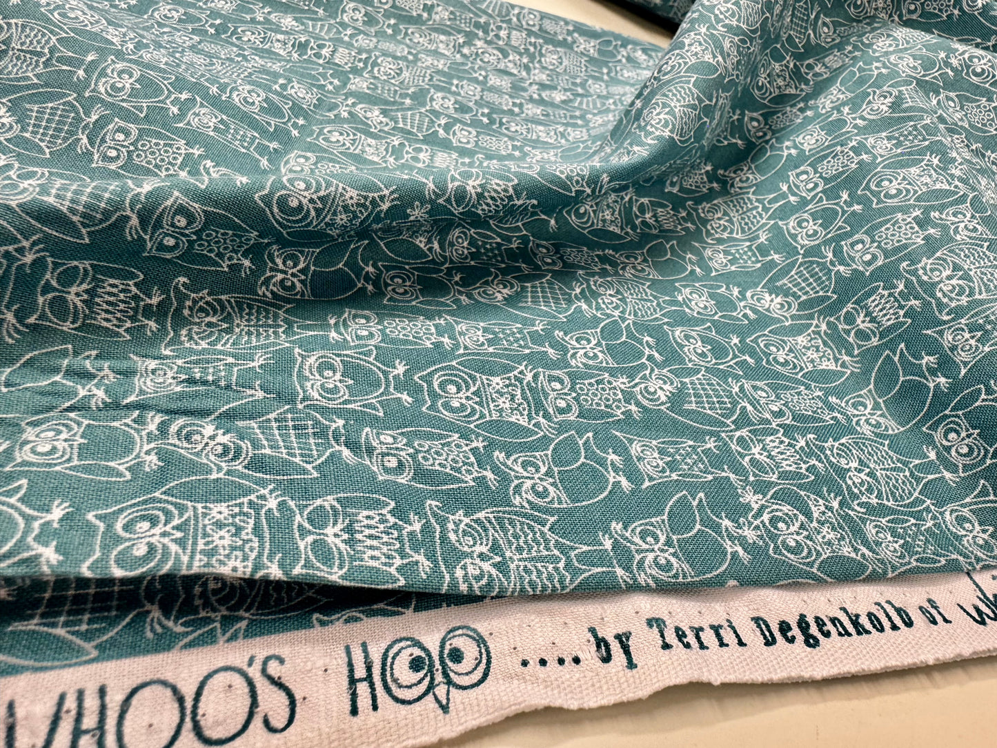 Tissu Who’s Hoo Hiboux Bleu canard – 0,80 x 1,10 m