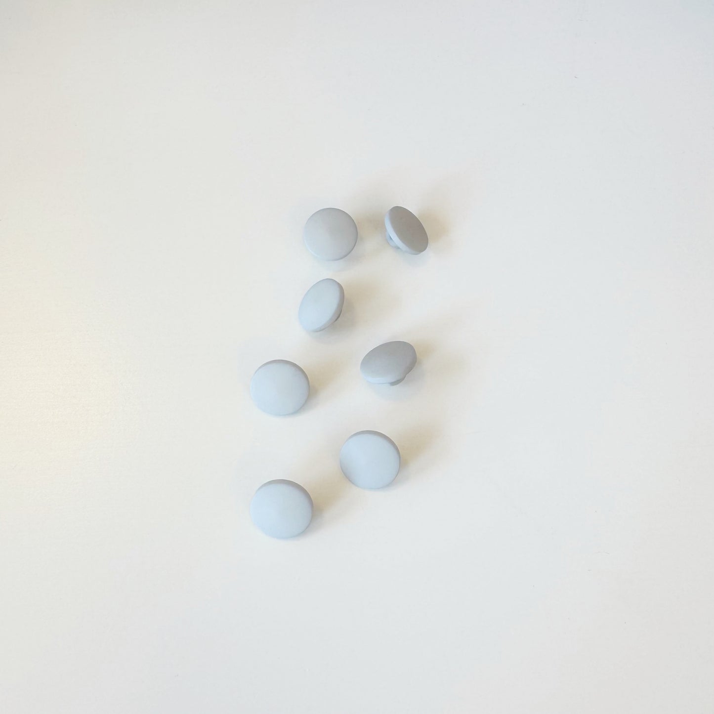Bouton à queue rond mat 10 mm - vendu à l’unité